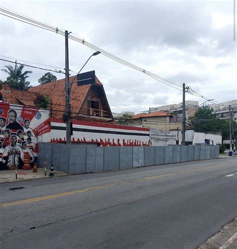 Gabriel Sá on Twitter A estátua de Telê Santana e a casa da Torcida