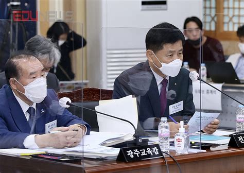 호남권교육청 국감에서 의원들의 질의에 답변하는 장석웅 교육감 에듀포토