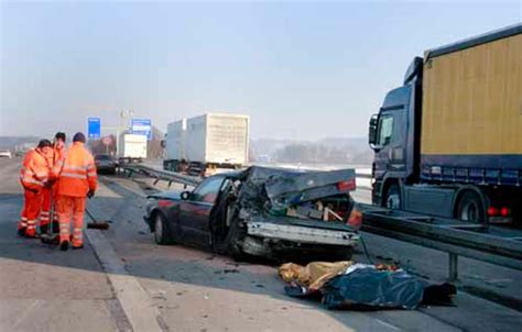 Tödlicher Unfall bei auf der Autobahn A9 bei Neufahrn