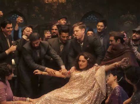 Sonakshi Sinha Holds Everyone Captive With Her Dance Moves In Tilasmi