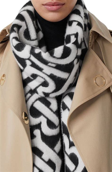 The 17 Best Cashmere Scarves at Every Price Point | Who What Wear