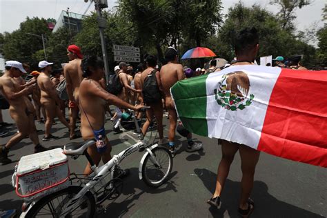 Realizan Primer D A Al Desnudo En Cdmx Buscan Normalizar La Desnudez