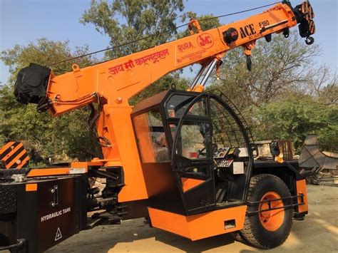 F Farana Cranes Rental At Rs Month Material Lifting Crane