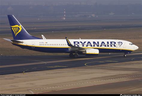 EI DYL Ryanair Boeing 737 8AS WL Photo By Tomas Milosch ID 921757