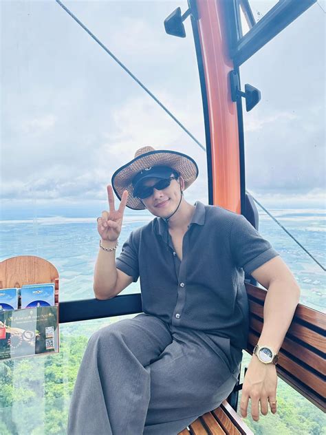 Sao Vi T Thanh H Ng Di N Bikini Gi A Tin N B U B Ch Trung Phong