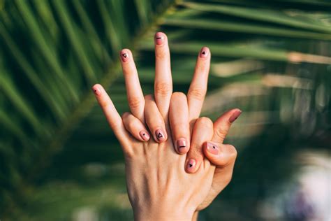 If Your Nails Look Like This, They Might Just Be Trying To Tell You ...