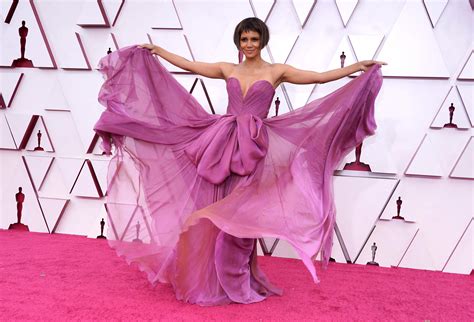 Los Vestidos De Inspiración Princesa Devuelven La Magia A Los Oscars