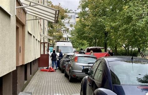 Tajemnicze Zab Jstwo Na Osiedlu W Poznaniu Sprawca Uciek Przez Balkon