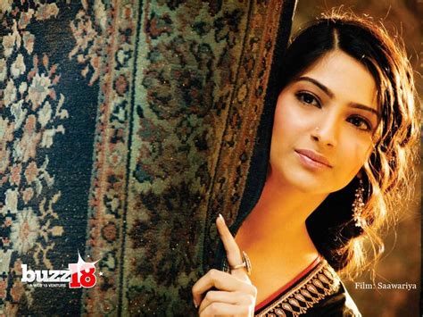 Indian Hot Bollywood And Tv Actress Wallpaper Sonam Kapoor Hot Picture