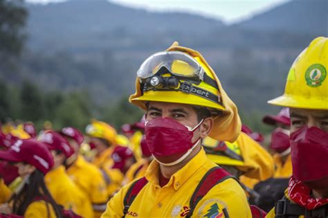 Honra Sedema Labor De Mujeres Y Hombres Combatientes De Incendios Forestales En La Ciudad De México