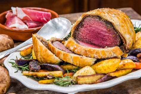 Beef Wellington (filet steak puff pastry) - Chowcation