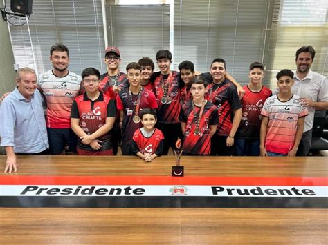 Prefeito recebe equipe de natação da Semepp 3º lugar no Pró Natação