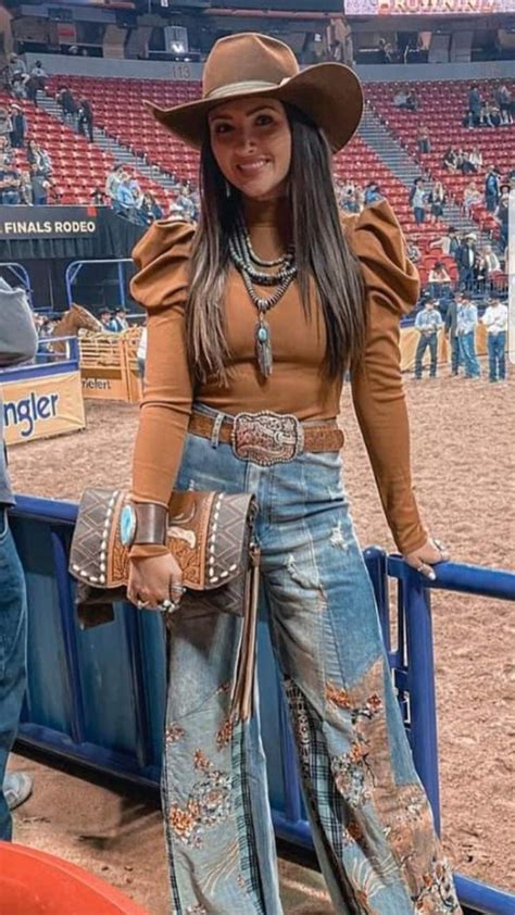 Pin By Francesca Villarreal On Classy Cowgirl Outfits Western Outfits For Women Western