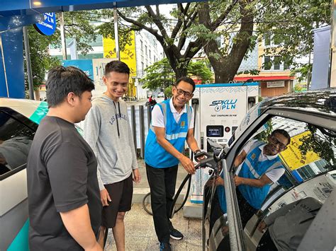 Siagakan Spklu Pln Siap Layani Pengguna Mobil Listrik Di Sepanjang