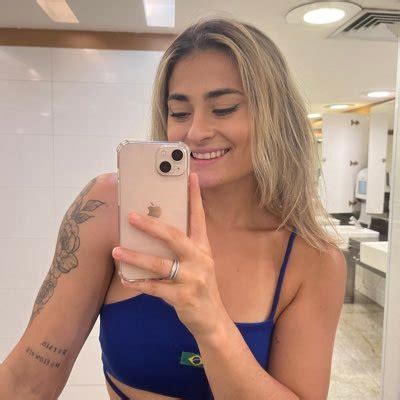 Hot Sexy Julia Dantas Bikini Pics