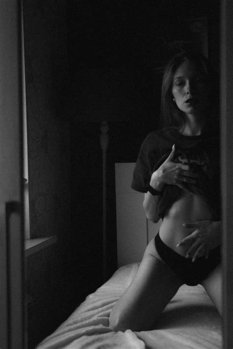 Look At Me And Don T Stop M E Yaagqaa Mh Ovw J Lw Xmnip Original Porn Pic