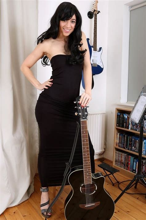 31 Year Old Tracy Rose Exclusive MILF Pictures From AllOver30