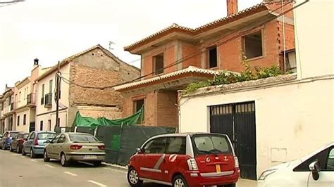 Detenido Un Hombre De A Os Por Apu Alar A Una Ni A De En Granada