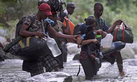 Número de migrantes e refugiados que atravessam perigosa região da