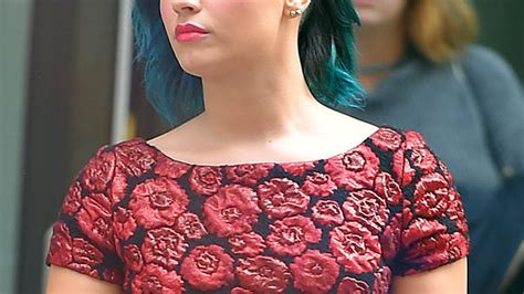 Demi Lovato’s Makeup In NYC — Pretty Makeup & Shaved Head – Hollywood Life