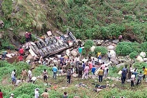 Bus Terjun Ke Jurang 45 Orang Tewas Satu Satunya Yang Selamat Anak