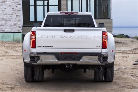 Gm Expands Chevy Silverado Gmc Sierra Tailgate Recall