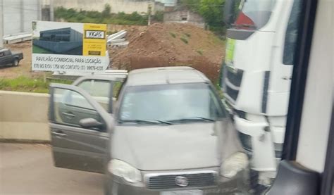 Caminhão e carro colidem na BR 386 em Estrela Grupo A Hora