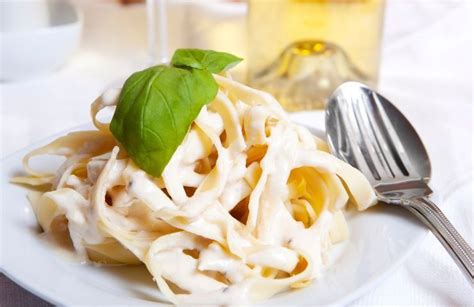 Fettuccine Allalfredo Il Piatto Italiano Più Amato La Ricetta