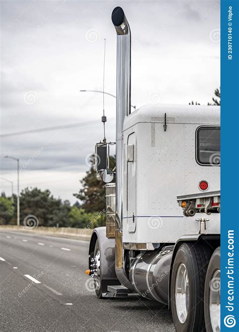 Bonnet White Big Rig Semi Truck Tractor Transporting Frozen Cargo In