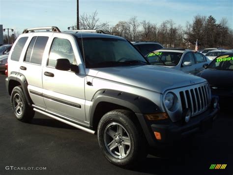 Bright Silver Metallic Jeep Liberty Renegade X Photo