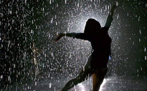 Rêver de danser sous la pluie 4 significations complètes