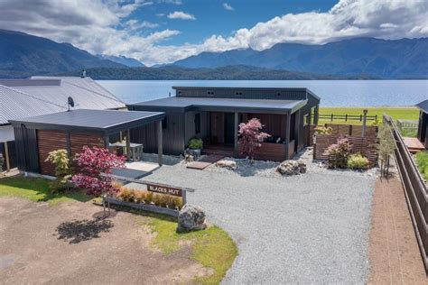 Lake Te Anau Holiday Rentals & Homes - Southland, New Zealand | Airbnb