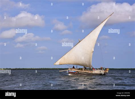 Dhow boat kenya hi-res stock photography and images - Alamy