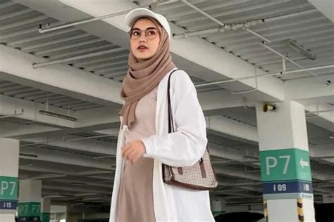 10 Ide Ootd Hijab Topi Yang Casual Dan Chic