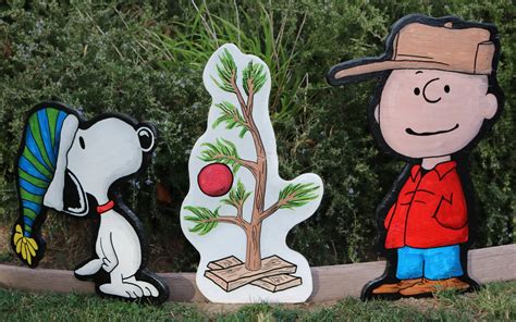 CHARLIE BROWN and SNOOPY with PEANUTS CHRISTMAS TREE ~ LAWN ART ~ YARD DECOR | MakerPlace by ...