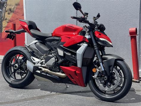 Ducati Streetfighter V Ducati Red V Moto