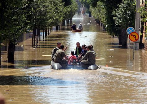 Miles De Evacuados Y 41 Muertos Por Inundaciones En Los Balcanes El