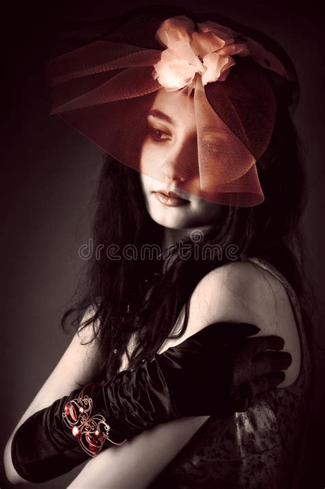 Brunette Hermoso Imagen De Archivo Imagen De Sombrero