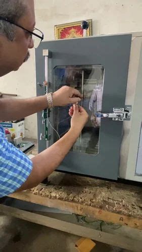 Inner Chamber SS 304 300 Degree Celsius Hot Set Test Apparatus 240V At 135000 Unit In Ghaziabad