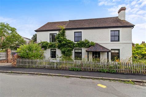 Chase Road Malvern Bed Detached House For Sale