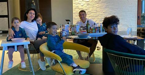 Cristiano Ronaldo Presume De Familia Con Una Foto De Georgina Rodr Guez