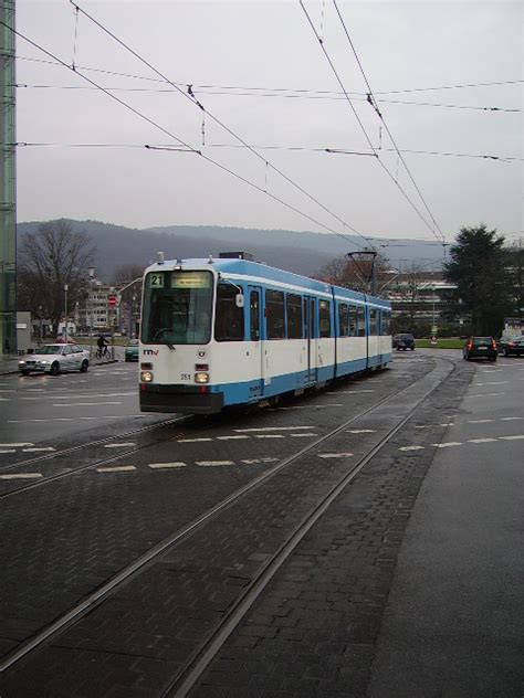 Eine ältere RNV Straßenbahn in Heidelberg Hbf am 11 02 11 Bahnbilder de