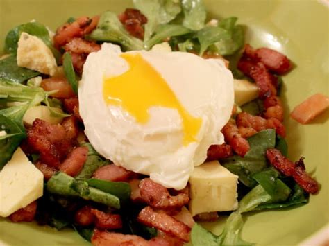 Salade Aux Lardons Oeuf Poch Et Fromage Recette Par Caroestdanslacuisine