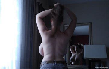 Tiggle Bitties Blows Her Lucky Boyfriend Before Posing Nude For Him Photos