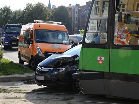 Zderzenie Tramwaju Z Samochodem