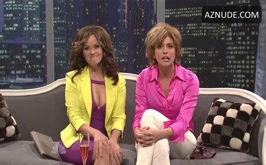 Kate McKinnon Kristen Wiig Lesbian Scene In Saturday Night Live AZNude