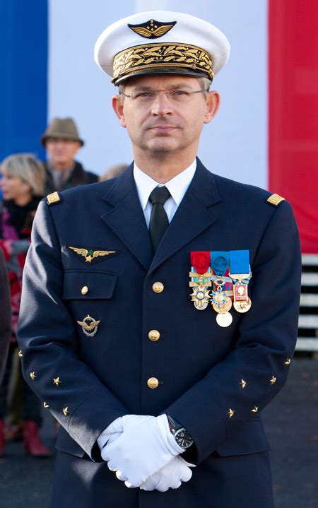 France: Général de l'armée de l'air Denis Mercier question décoration