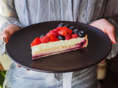 Sernik na zimno z mascarpone i śmietaną przepis krok po kroku