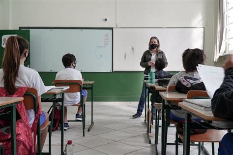 Escolas municipais de São Carlos retomam aulas presenciais do ensino