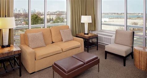 DoubleTree by Hilton Boston Bayside